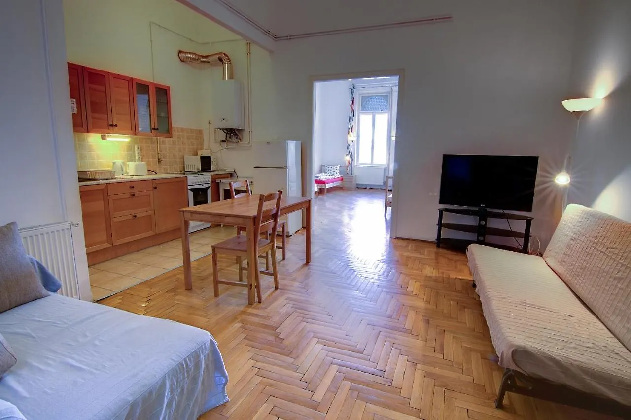 Pal'S Hostel And Apartments Budapest